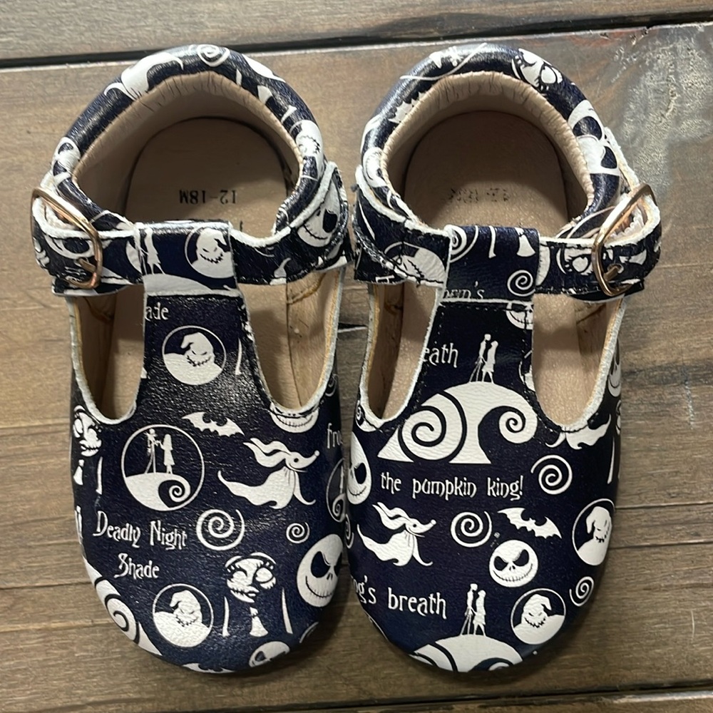 Monkey feet good condition - Nightmare Before Christmas
12-18m